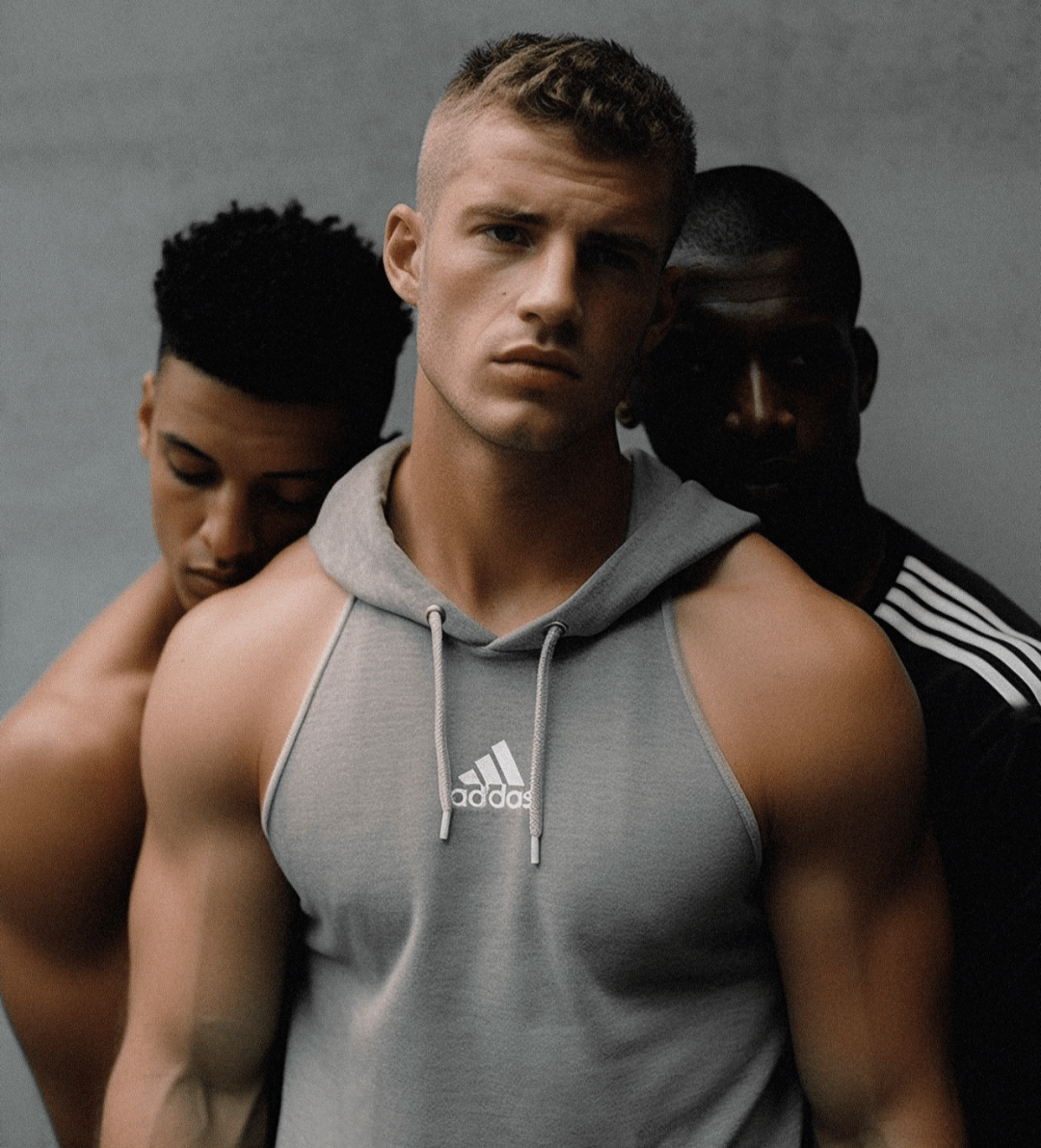 要流鼻血啦~这些都是 AI 生成的男模特！